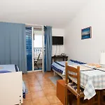 Studios Nina Daire *