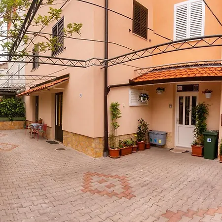 Nina Apartman