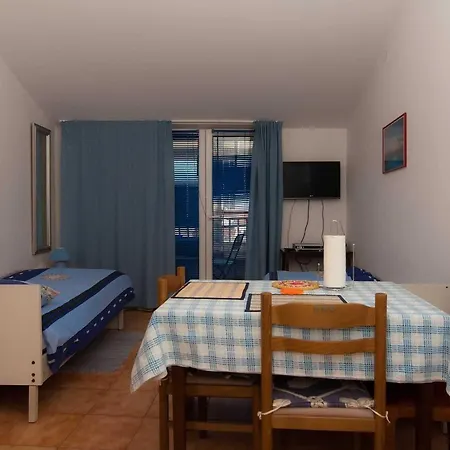 Διαμέρισμα Nina *